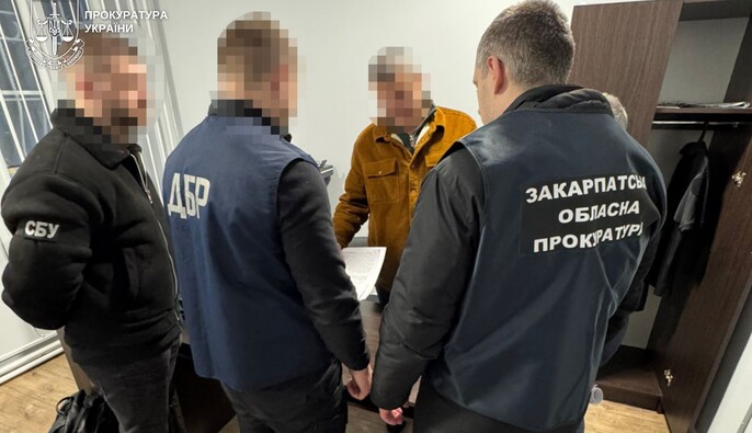 На Закарпатті митника затримали за схему контрабанди елітних годинників