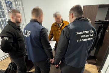 На Закарпатті митника затримали за схему контрабанди елітних годинників