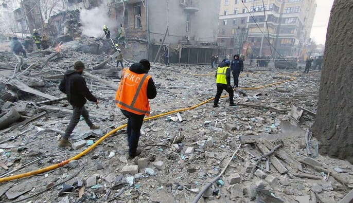 Спасатели обнаружили тело женщины под завалами дома в Харькове