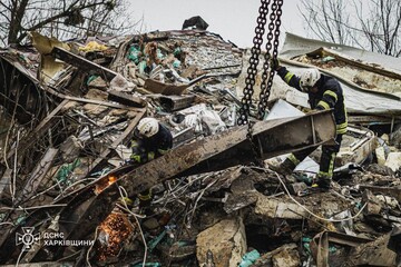 Російський удар по Харкову: рятувальники продовжують пошукові роботи — мер