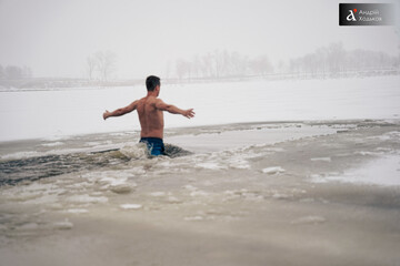 Богоявлення у Києві: як містяни святкують Хрещення Господнє – фото