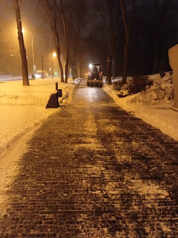 В Киеве для расчистки снега на улицах задействовано 264 единицы спецтехники