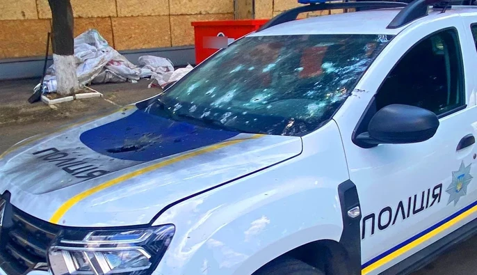 Росіяни атакували дроном службовий автомобіль поліції на Запоріжжі – є поранені 