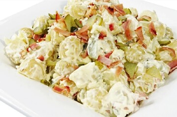 Захочеться ще: як приготувати салат з ковбасою та маринованими грибами