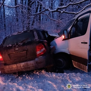 На Харківщині зіткнулися автобус та легковик: постраждало 18 людей