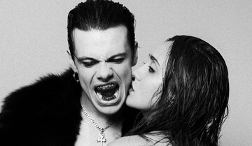 Yungblud засвітився зі своєю дівчиною, хрещеницею Шер, на пляжі після воззʼєднання 