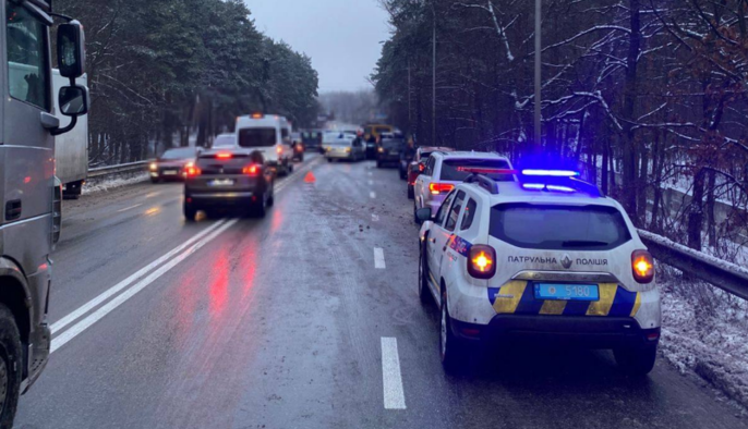 У Києві трапилося масштабне ДТП за участю 13 авто