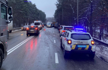 В Киеве произошло масштабное ДТП с участием 13 автомобилей