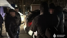 Правоохоонці затримали киянина, який вимагав $100 тис. у посадовця ТЦК 