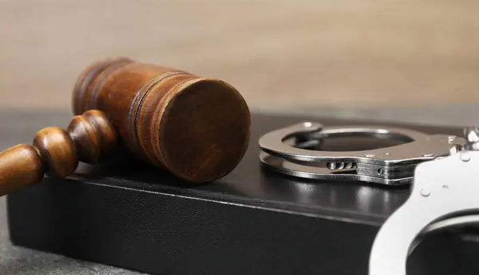 За катування волонтера в окупації засудили двох експравоохоронців