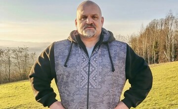 Василь Вірастюк показав молодшого сина Ярослава, якому виповнився рік