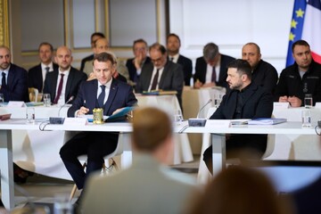 Зеленский в Париже показывал европейцам, какие системы ПВО срочно нуждаются в ракетах