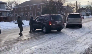 В США миграционный агент застрелил женщину: Трамп назвал это "самозащитой"