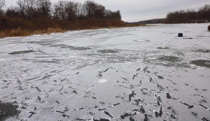 У Києві врятували рибалку, який провалився під лід