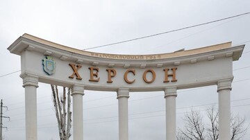 РФ з артилерії вдарила по кафе в Херсоні: двоє людей загинуло, є поранені