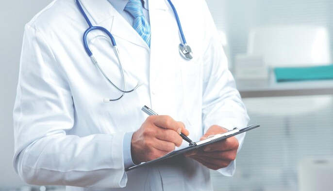 Хірургу в Києві повідомили про підозру через невдалу пластичну операцію — прокуратура 