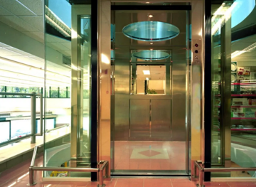 "Падіння з 30-го поверху": у БЦ Gulliver в Києві заперечили інформацію, що ліфт був несправним