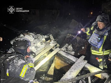 КОВА: в Броварском районе из-под завалов после обстрела спасли семью с ребенком