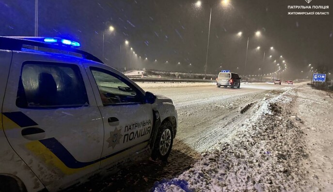 Почти 900 ДТП за сутки: патрульная полиция сообщила о ситуации на дорогах из-за непогоды