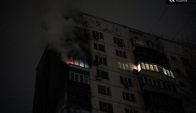 Россия массированно атакует Киев дронами и ракетами: горят жилые дома – фоторепортаж