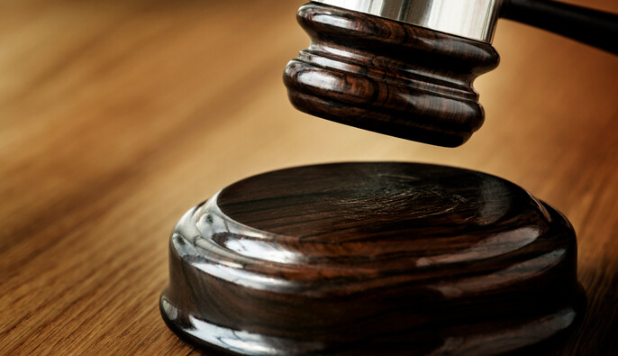 Харьковчанка избила кассиршу из-за отказа продать пиво в комендантскую – решение суда