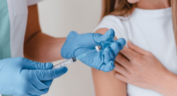В Украине ввели обязательную вакцинацию от ВПЧ для девушек 10–14 лет: врач объяснила детали