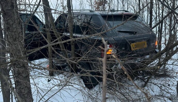 На Буковине водитель Range Rover травмировал пограничника при попытке прорыва границы