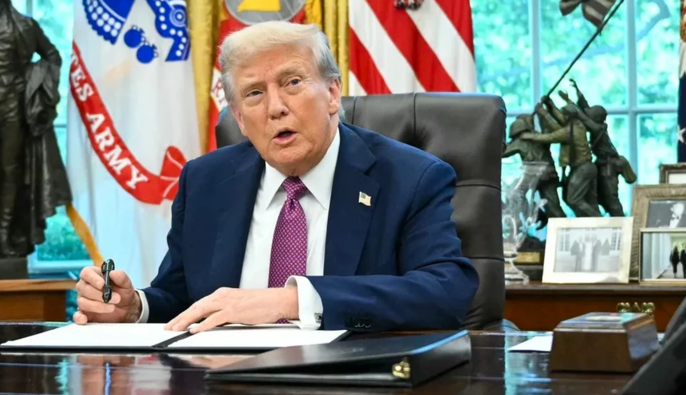 Трамп наказав захоплювати танкери «тіньового флоту» РФ