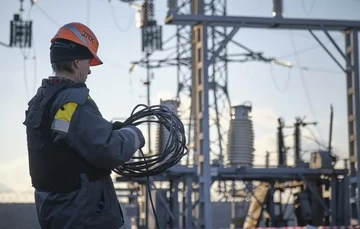 Кабмин принял решение о доплате энергетикам ремонтных бригад