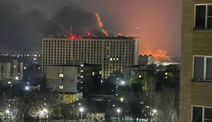 Ночью дроны атаковали Таганрог – фиксировали пожар на местном предприятии.