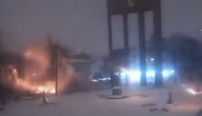 Во Львове русский дрон упал на детскую площадку у памятника Бандере - Садовый