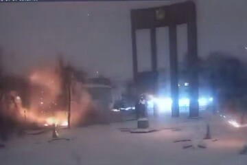 У Львові російський дрон впав на дитячий майданчик біля пам’ятника Бандері — Садовий