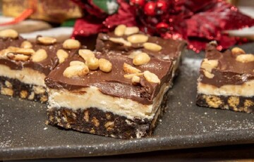 "Поднимет настроение всей семье": как приготовить десерт с арахисовой пастой