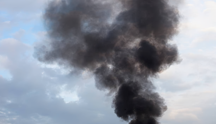 У Дніпрі після серії гучних вибухів здійнявся дим – що відомо