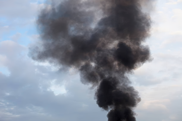 В Днепре после серии громких взрывов поднялся дым – что известно