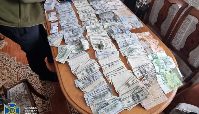 СБУ викрила схему ухилення від мобілізації на Дніпропетровщині – у голови ВЛК знайшли $300 тис.