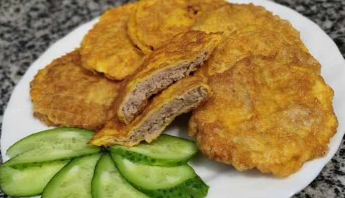 Разлетятся в считанные минуты: как приготовить сочные вафельные бризоли с фаршем