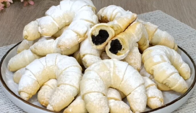 "Тают во рту": как приготовить рогалики из песочного теста