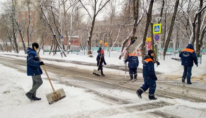 Кличко дал главам РГА время до вечера убрать снег и лед в Киеве