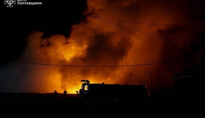 Росіяни вдарили по промисловому об’єкту на Полтавщині – спалахнули пожежі