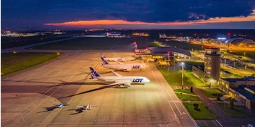 Польські аеропорти зупиняли рейси через атаки РФ по Україні