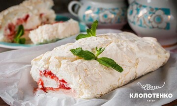 "Зараз у тренді": Клопотенко розповів, як приготувати ніжний меренговий рулет