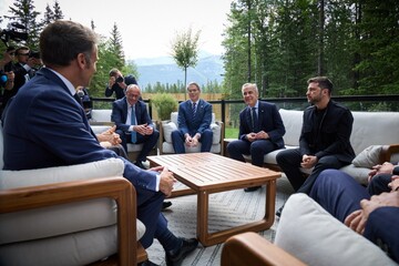 Зеленський: запрошення на саміт G7 у Парижі поки не надходило
