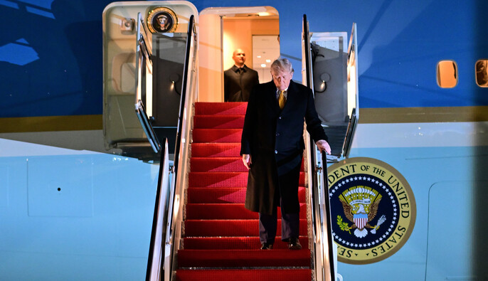 CNN: Трамп продовжив політ у Давос після технічної несправності літака