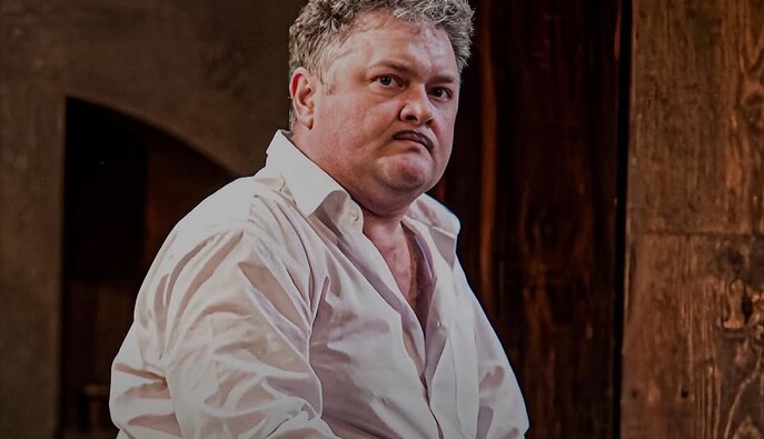 "Меня списали": звезда "Скаженого весілля" объяснил, почему непригоден к военной службе