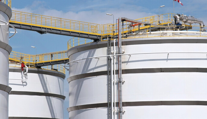 Лазейка в нефтяных санкциях позволяет Лондону «выписывать чеки Кремлю» – Politico