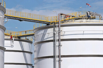 Лазейка в нефтяных санкциях позволяет Лондону «выписывать чеки Кремлю» – Politico