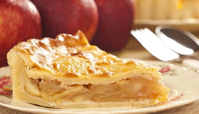 "Це класичний рецепт": як приготувати ніжний яблучний пиріг