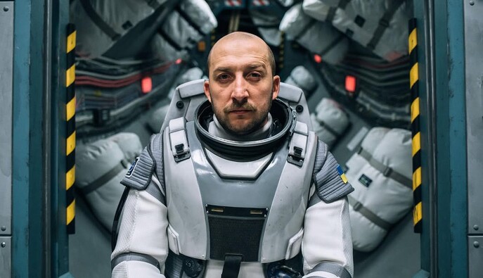 Звезда фильма "Ты – космос" Владимир Кравчук стал заслуженным артистом: что известно об актере