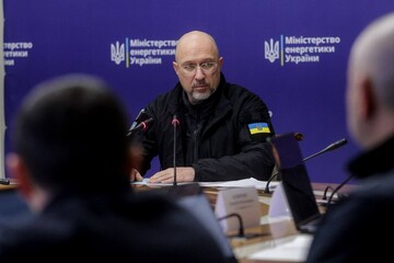 Шмыгаль анонсировал переход от аварийных к почасовым отключениям: подробности